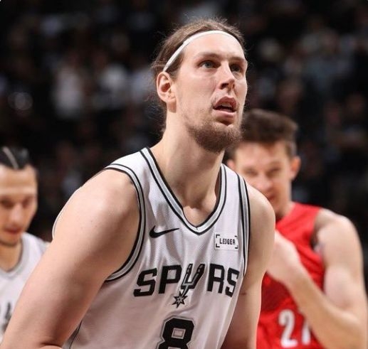 告别13年NBA生涯！奥利尼克加盟BC罗马，开启欧洲篮球新篇章